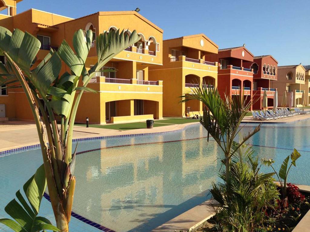 Porto Sokhna Pyramids Apartments Powered By Amer-Group Family Only ไอน์ ซกนา ภายนอก รูปภาพ